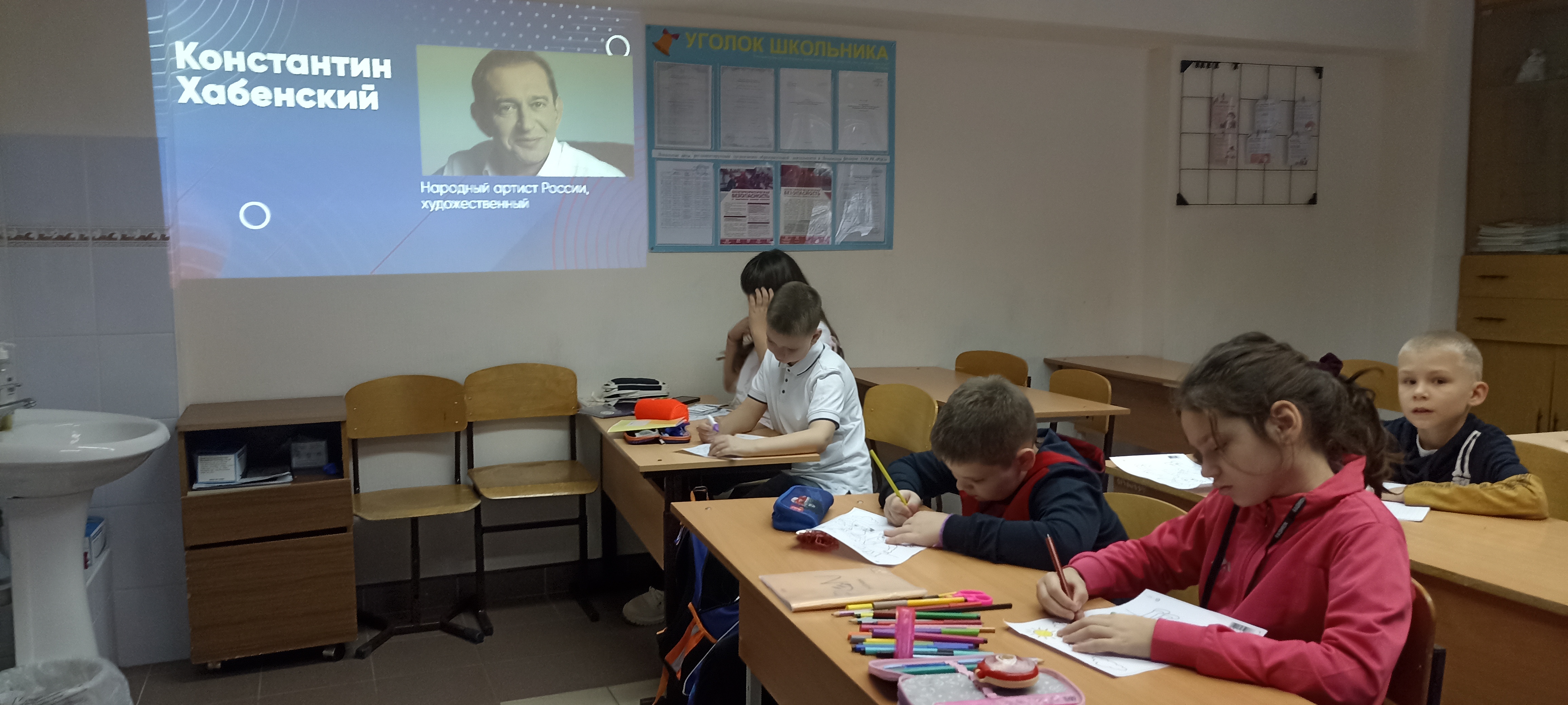 Сегодня 17 ноября в Лозымском филиале прошло занятие из цикла «Разговоры о важном»..