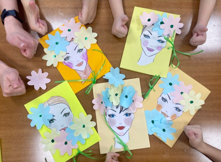 Акция «Открытка для мамы».